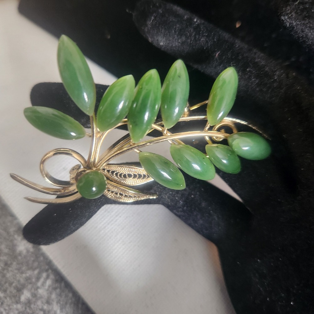 Vintage Green stone Gold Tone‎ Filigree Leaf Spray Brooch Pin Botanical